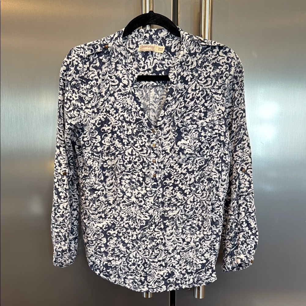 Faded Glory Blue and White Fitted Notched Collar Blouse